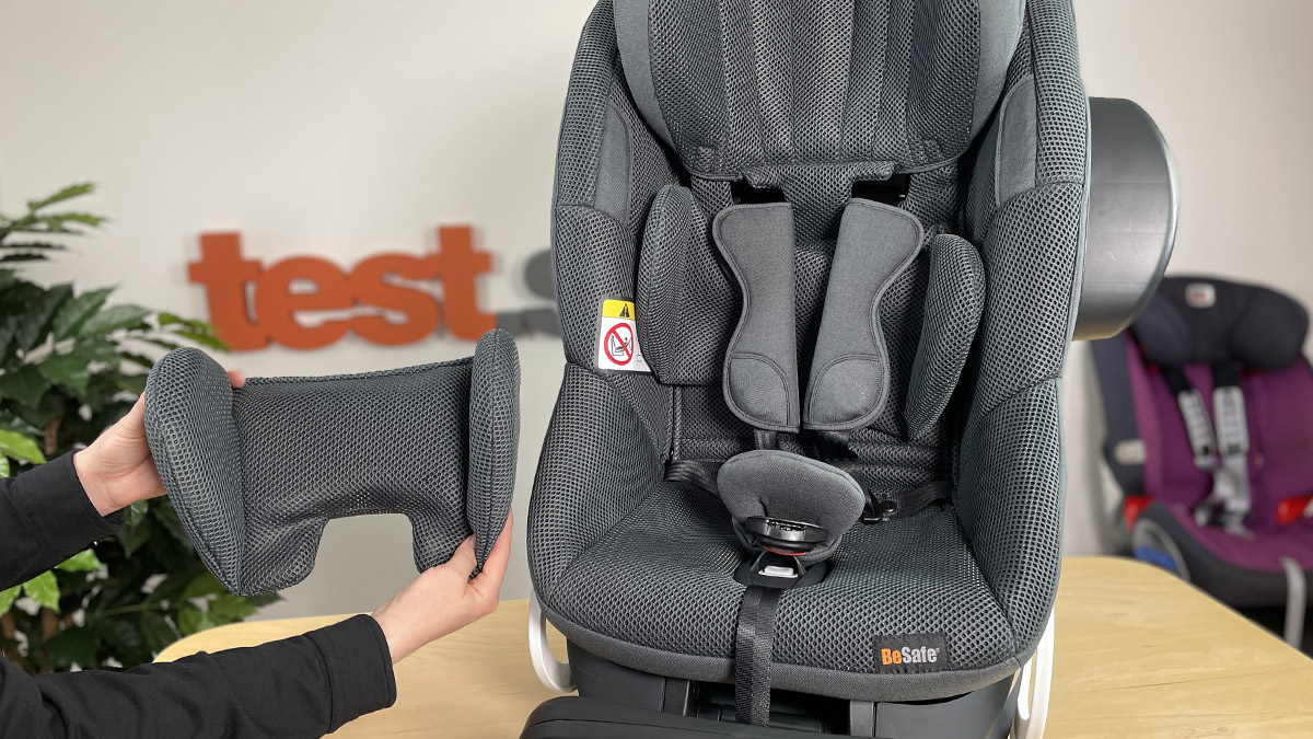 Test av bilbarnstol, här visar vi spädbarnsilägg för de yngsta barnen.